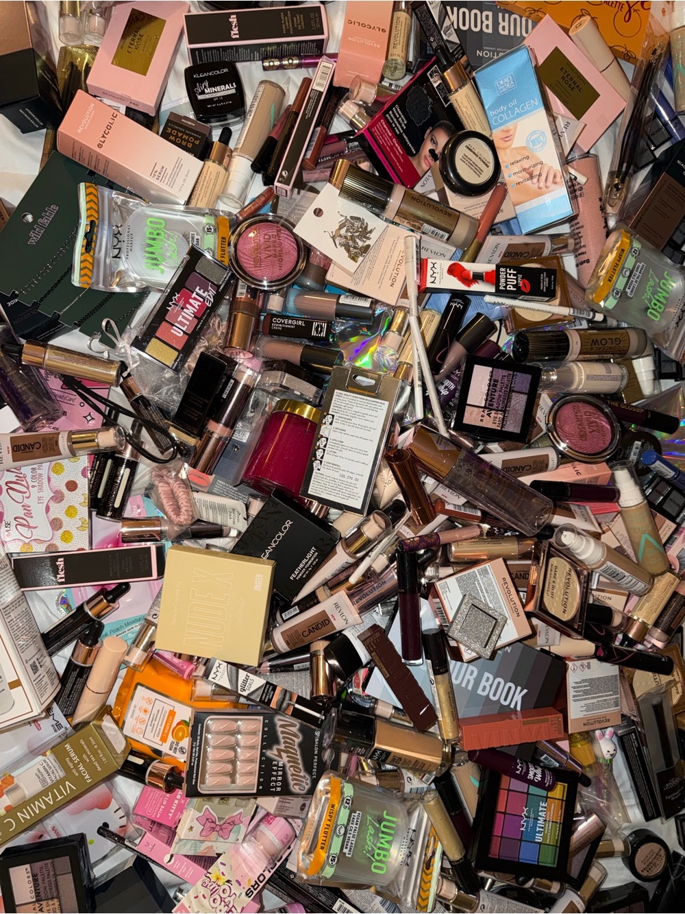 🚨SALE🚨 Mystery makeup / accessories/ beauty box surprise gift